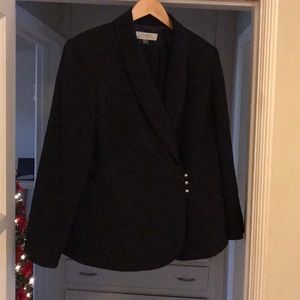 Beautiful dark navy business pants suit, size 16W.